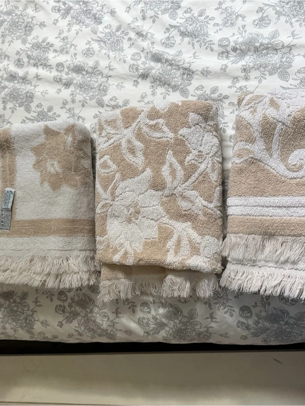 Fieldcrest Floral Border Bath Towel - Cream and Tan